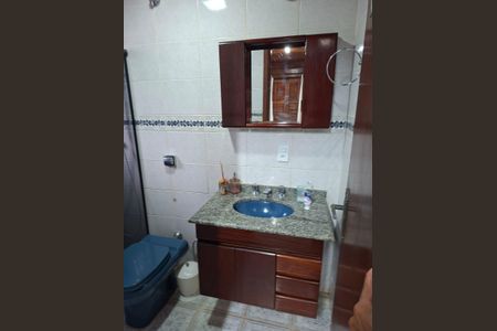 Casa de condomínio à venda com 230m², 4 quartos e 4 vagasBanheiro