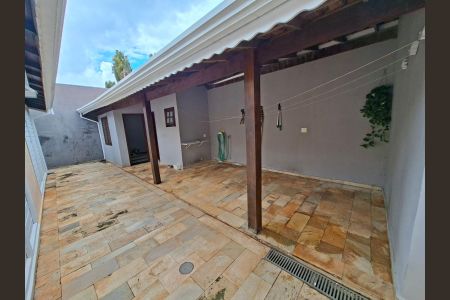 Casa de condomínio à venda com 230m², 4 quartos e 4 vagasÁrea externa