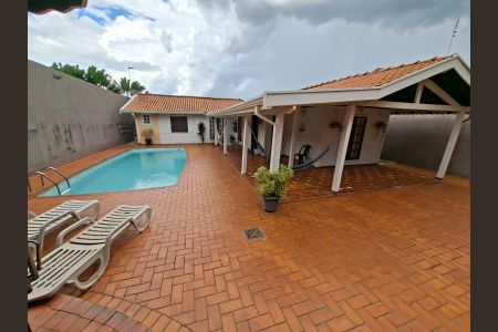 Casa de condomínio à venda com 230m², 4 quartos e 4 vagasPiscina