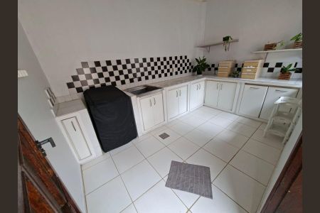 Casa de condomínio à venda com 230m², 4 quartos e 4 vagasÁrea de serviço