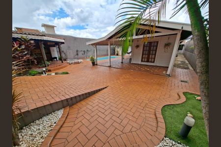 Casa de condomínio à venda com 230m², 4 quartos e 4 vagasÁrea externa