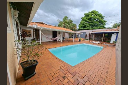 Casa de condomínio à venda com 230m², 4 quartos e 4 vagasPiscina