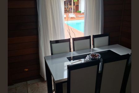 Casa de condomínio à venda com 230m², 4 quartos e 4 vagasSala de jantar