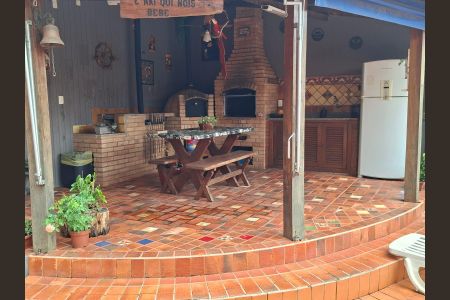 Casa de condomínio à venda com 230m², 4 quartos e 4 vagasÁrea churrasqueira