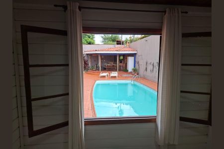 Casa de condomínio à venda com 230m², 4 quartos e 4 vagasVista