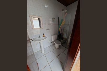 Casa de condomínio à venda com 230m², 4 quartos e 4 vagasBanheiro