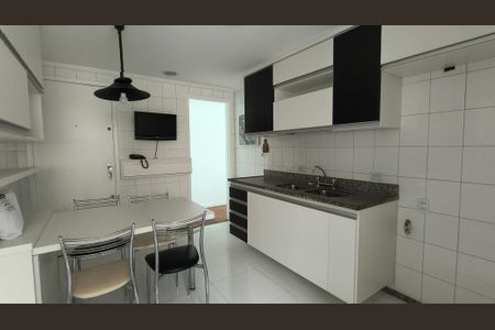 Apartamento à venda com 205m², 4 quartos e 2 vagasCozinha