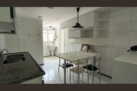 Apartamento à venda com 205m², 4 quartos e 2 vagasCozinha
