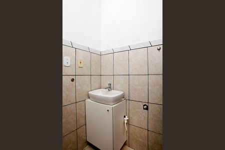 Banheiro de kitnet/studio para alugar com 1 quarto, 23m² em Menino Deus, Porto Alegre