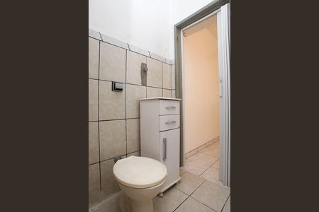 Banheiro de kitnet/studio para alugar com 1 quarto, 23m² em Menino Deus, Porto Alegre