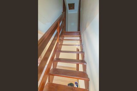 Casa de condomínio para alugar com 100m², 2 quartos e 2 vagasEscada