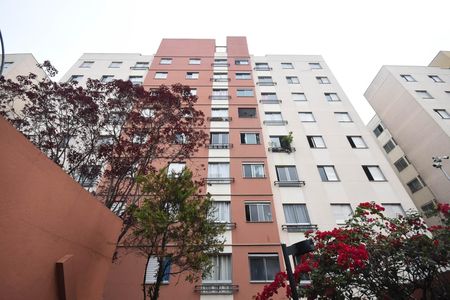 Apartamento para alugar com 46m², 2 quartos e 1 vaga Apartamento para alugar com 46m², 2 quartos e 1 vagaFachada