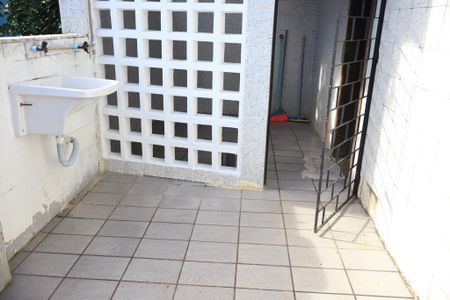 Casa para alugar com 114m², 2 quartos e sem vagaÁrea de Serviço
