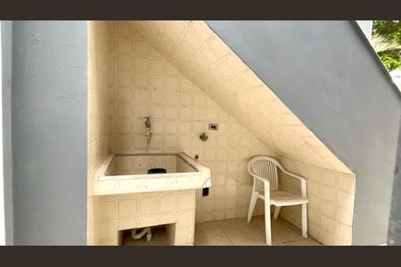 Casa à venda com 220m², 4 quartos e 2 vagas Casa à venda com 220m², 4 quartos e 2 vagasÁrea de Serviço