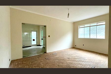 Casa à venda com 220m², 4 quartos e 2 vagas Casa à venda com 220m², 4 quartos e 2 vagasSala de Jantar