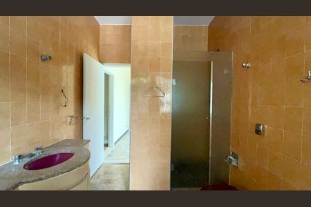 Casa à venda com 220m², 4 quartos e 2 vagas Casa à venda com 220m², 4 quartos e 2 vagasBanheiro