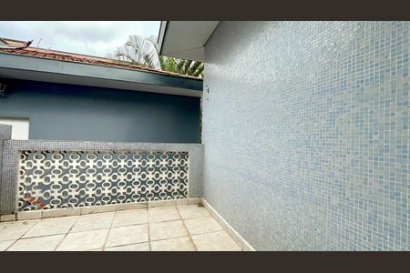 Casa à venda com 220m², 4 quartos e 2 vagas Casa à venda com 220m², 4 quartos e 2 vagasVaranda do Quarto