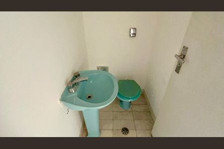 Casa à venda com 220m², 4 quartos e 2 vagas Casa à venda com 220m², 4 quartos e 2 vagasLavabo