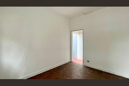 Casa à venda com 220m², 4 quartos e 2 vagas Casa à venda com 220m², 4 quartos e 2 vagasQuarto de Serviço