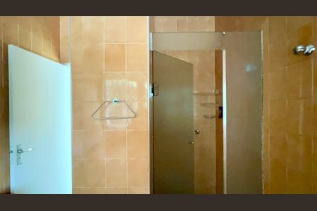 Casa à venda com 220m², 4 quartos e 2 vagas Casa à venda com 220m², 4 quartos e 2 vagasBanheiro