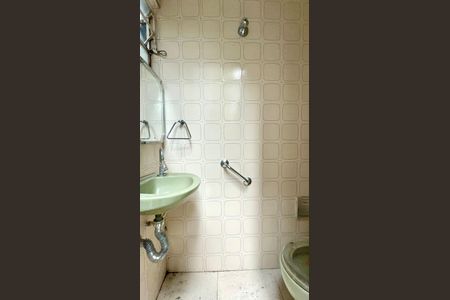 Casa à venda com 220m², 4 quartos e 2 vagas Casa à venda com 220m², 4 quartos e 2 vagasLavabo Externo