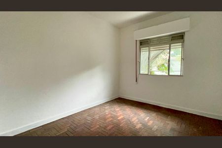 Casa à venda com 220m², 4 quartos e 2 vagas Casa à venda com 220m², 4 quartos e 2 vagasQuarto de Serviço