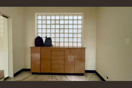 Casa à venda com 220m², 4 quartos e 2 vagas Casa à venda com 220m², 4 quartos e 2 vagasCopa