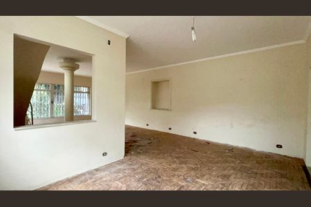 Casa à venda com 220m², 4 quartos e 2 vagas Casa à venda com 220m², 4 quartos e 2 vagasSala de Jantar