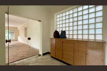 Casa à venda com 220m², 4 quartos e 2 vagas Casa à venda com 220m², 4 quartos e 2 vagasCopa