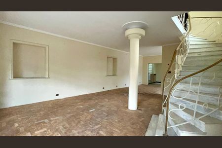 Casa à venda com 220m², 4 quartos e 2 vagas Casa à venda com 220m², 4 quartos e 2 vagasSala