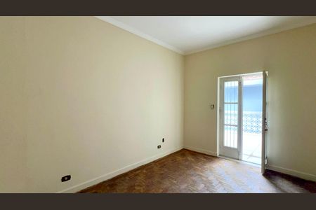 Casa à venda com 220m², 4 quartos e 2 vagas Casa à venda com 220m², 4 quartos e 2 vagasQuarto 2