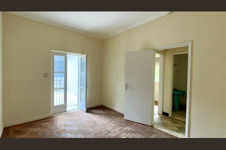 Casa à venda com 220m², 4 quartos e 2 vagas Casa à venda com 220m², 4 quartos e 2 vagasQuarto 2