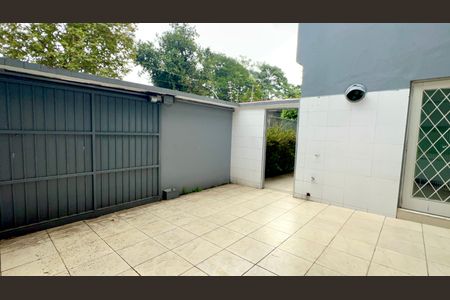Casa à venda com 220m², 4 quartos e 2 vagas Casa à venda com 220m², 4 quartos e 2 vagasGaragem