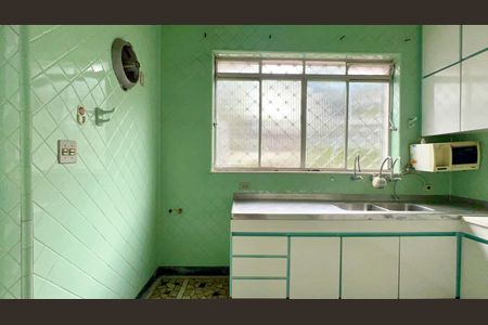 Casa à venda com 220m², 4 quartos e 2 vagas Casa à venda com 220m², 4 quartos e 2 vagasCozinha