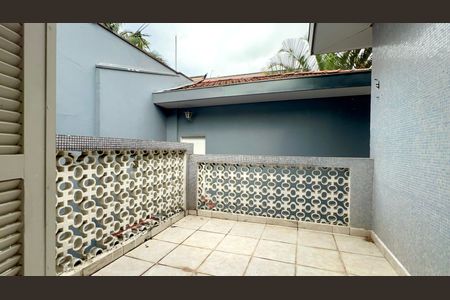 Casa à venda com 220m², 4 quartos e 2 vagas Casa à venda com 220m², 4 quartos e 2 vagasVaranda do Quarto