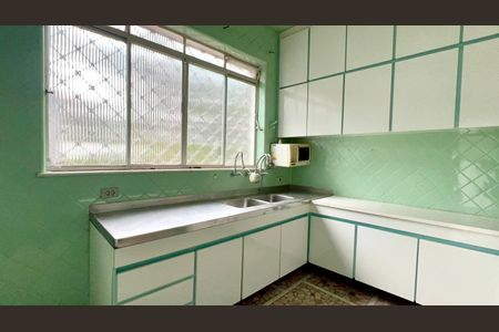 Casa à venda com 220m², 4 quartos e 2 vagas Casa à venda com 220m², 4 quartos e 2 vagasCozinha
