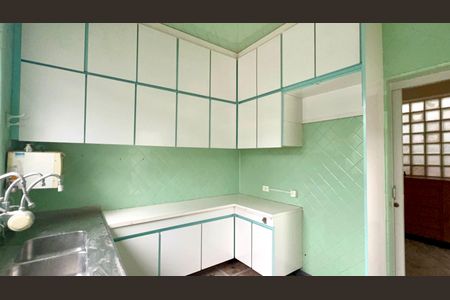 Casa à venda com 220m², 4 quartos e 2 vagas Casa à venda com 220m², 4 quartos e 2 vagasCozinha