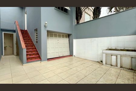Casa à venda com 220m², 4 quartos e 2 vagas Casa à venda com 220m², 4 quartos e 2 vagasGaragem