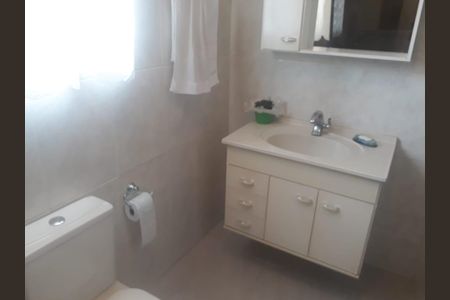 Banheiro de casa à venda com 3 quartos, 220m² em Jardim Bela Vista, Santo André