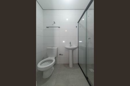 Banheiro de kitnet/studio para alugar com 2 quartos, 21m² em Vila das Belezas, São Paulo