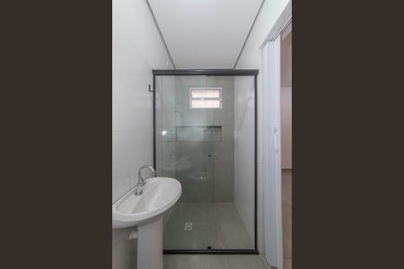 Banheiro de kitnet/studio para alugar com 2 quartos, 21m² em Vila das Belezas, São Paulo