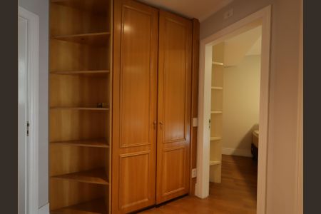 Apartamento para alugar com 225m², 4 quartos e 4 vagasCorredor dos quartos