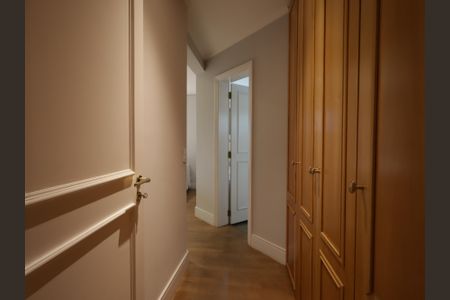 Apartamento para alugar com 225m², 4 quartos e 4 vagasCloset da suíte 2