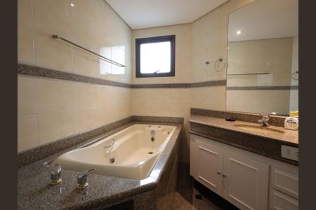 Apartamento para alugar com 225m², 4 quartos e 4 vagasBanheiro da Suíte 2