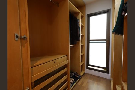 Apartamento para alugar com 225m², 4 quartos e 4 vagasCloset da suíte 2