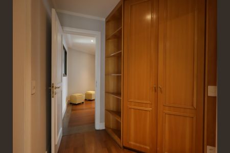 Apartamento para alugar com 225m², 4 quartos e 4 vagasCorredor dos quartos