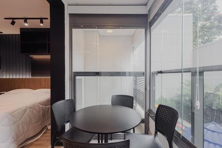 Varanda de kitnet/studio para alugar com 1 quarto, 27m² em Pinheiros, São Paulo