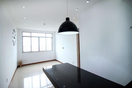 Sala de apartamento à venda com 2 quartos, 47m² em Olaria, Rio de Janeiro