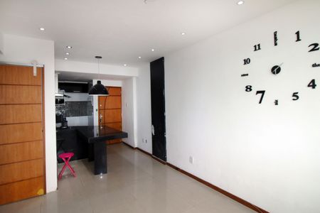 Sala de apartamento à venda com 2 quartos, 47m² em Olaria, Rio de Janeiro
