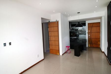 Sala de apartamento à venda com 2 quartos, 47m² em Olaria, Rio de Janeiro